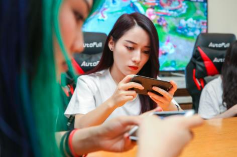 游戏陪玩项目适合普通人兼职操作,陪玩游戏2个小时,收入100+